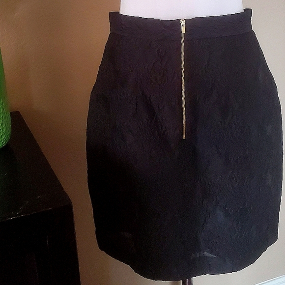 H & M Floral embossed skirt - Picture 2 of 4